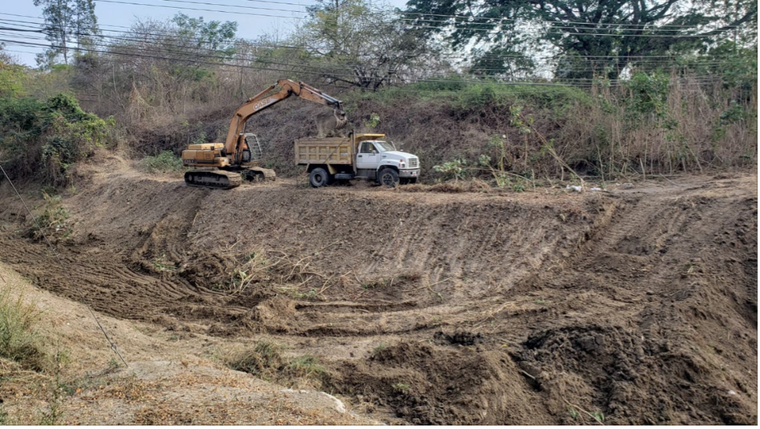 LIMPIEZA DE CANALES EN SISTEMA 7, 9, 10 Y 11 DE LA CIUDAD DE GUAYAQUIL LIMPIEZA DE CANALES EN SISTEMA 7, 9, 10 Y 11 DE LA CIUDAD DE GUAYAQUIL